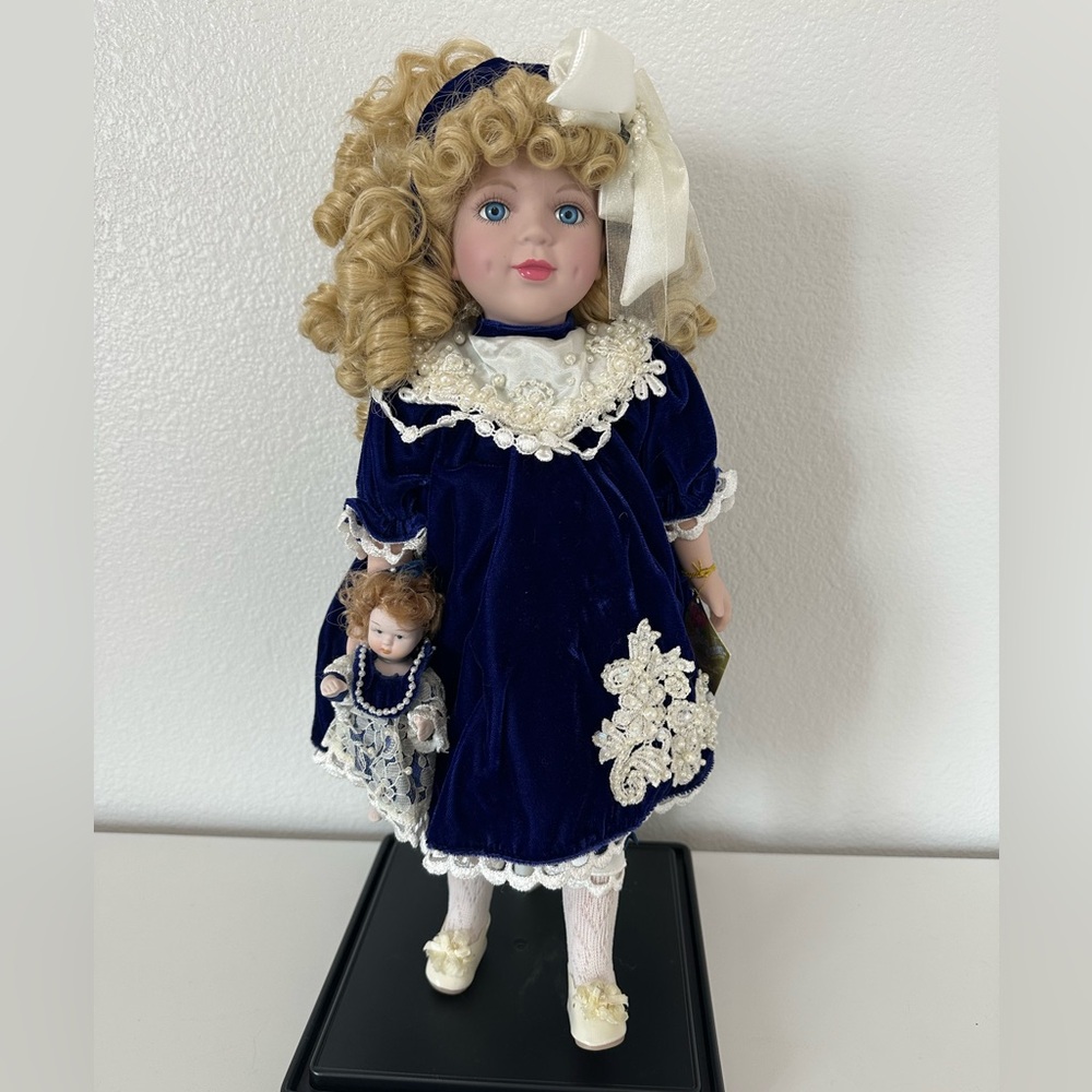 1999 Camellia Garden Collection Porcelain Doll